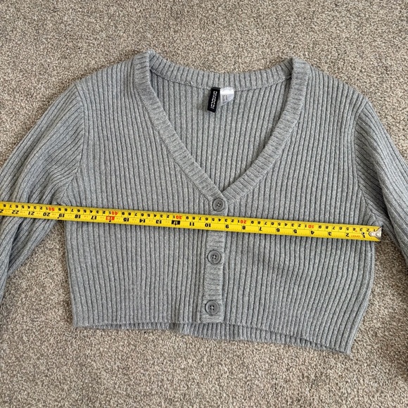 H&M Divided Cropped Grey Ribbed Cardigan - Picture 5 of 8